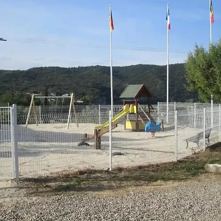 Campingplatz 3 Etoiles - Piscine - Ccbfgbf Collias