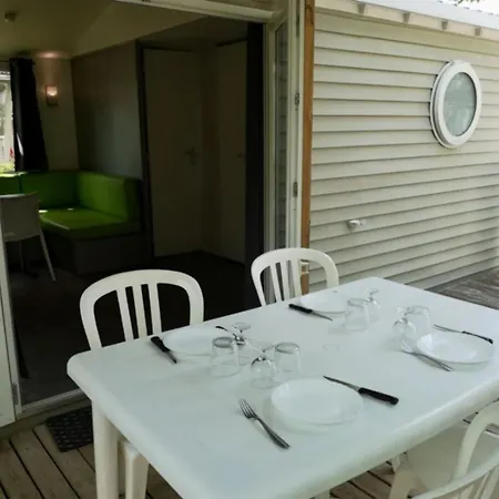 אתר קמפינג 3 Etoiles - Piscine - Ccbfgbf 3*